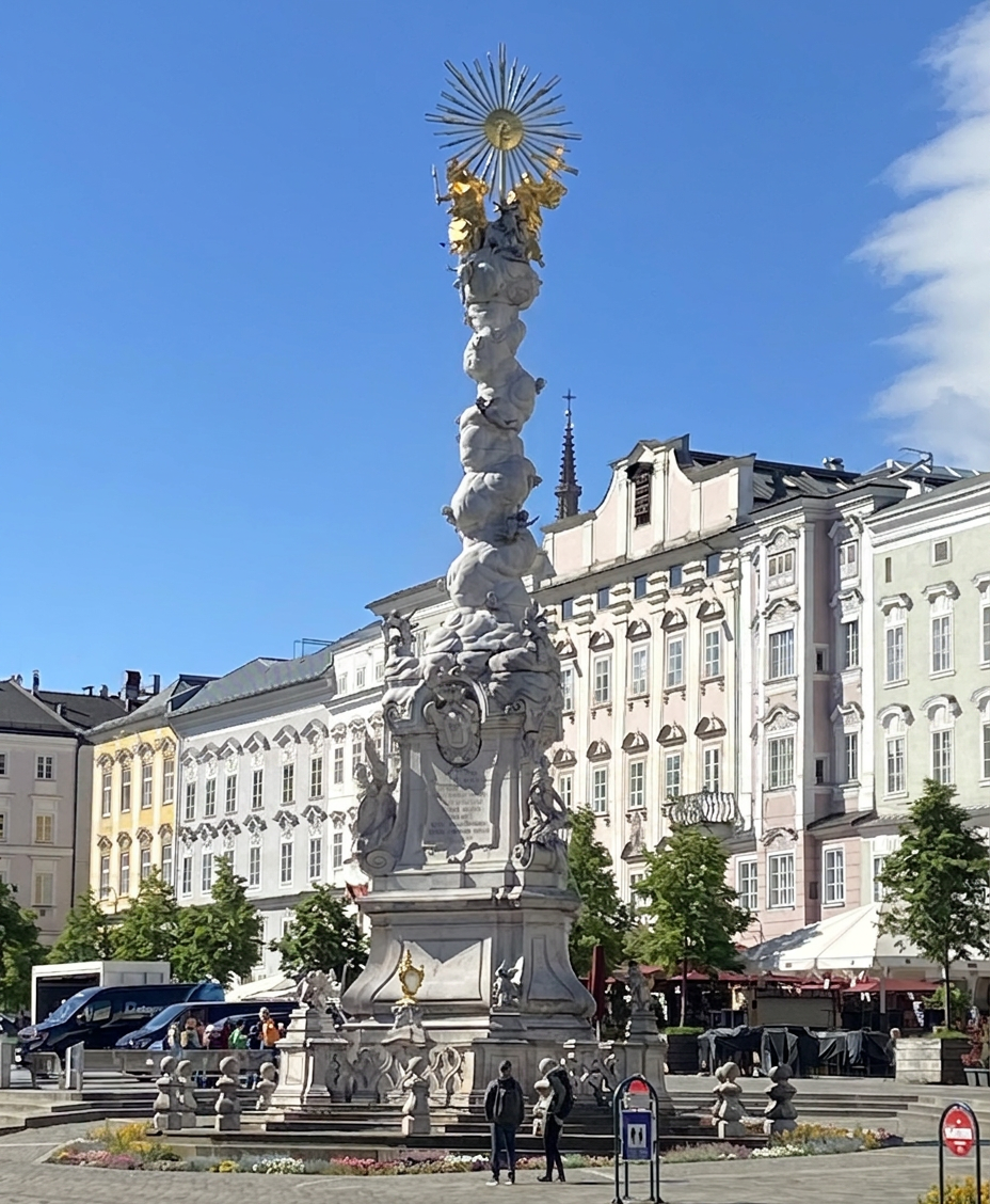 Linz statue